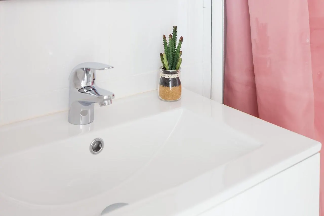 Sagrada Familia Butterfly Apartment Barcelona 0*,