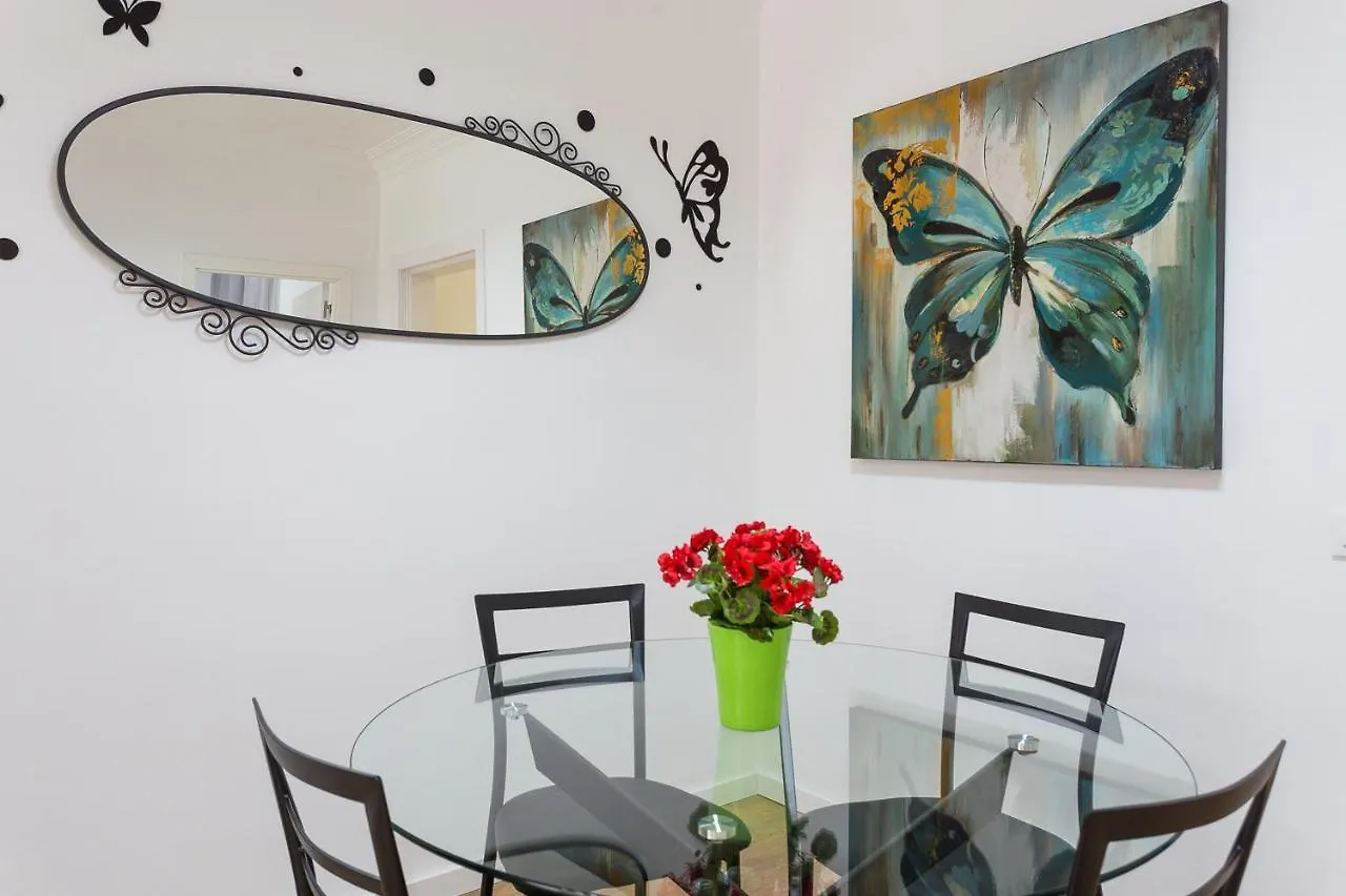 Sagrada Familia Butterfly Apartment Barcelona 0*,